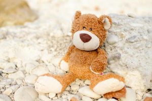 Auslandsadoption - Kuscheltier des Adoptivkindes