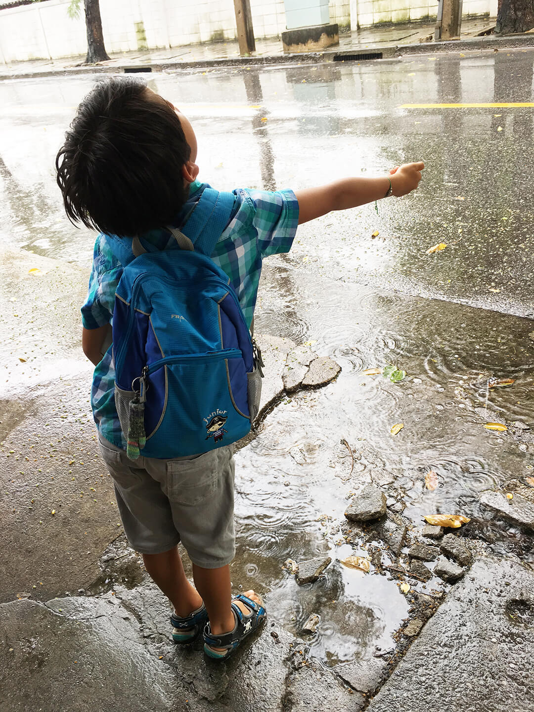 Kind aus dem Ausland adoptieren - Thailand im Regen